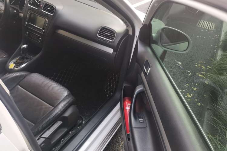 Used Volkswagen Golf 2011 1.4 TSI Luxury Touring Edition Right Front Seat