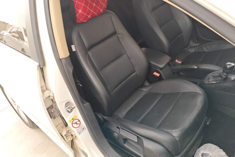 Used Volkswagen Golf 2011 1.4 TSI Luxury Touring Edition Right Front Seat