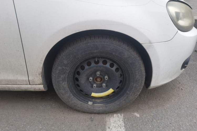 Used Volkswagen Golf 2011 1.4 TSI Automatic Comfort Model Right Front Wheel Hub
