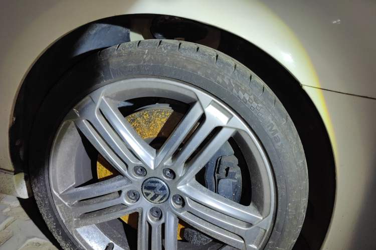 Used Volkswagen Golf 2011 2.0 TSI R Right Front Wheel Hub