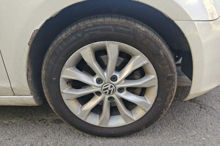 Used Volkswagen Golf 2011 1.4 TSI Automatic Comfort Model Right Front Wheel Hub