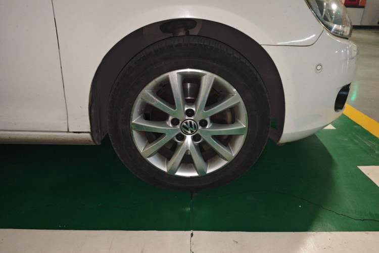 Used Volkswagen Golf 2011 1.4 TSI Luxury Touring Edition Right Front Wheel Hub