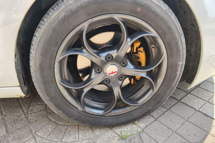 Used Volkswagen Golf 2011 1.4 TSI Automatic Comfort Model Right Front Wheel Hub