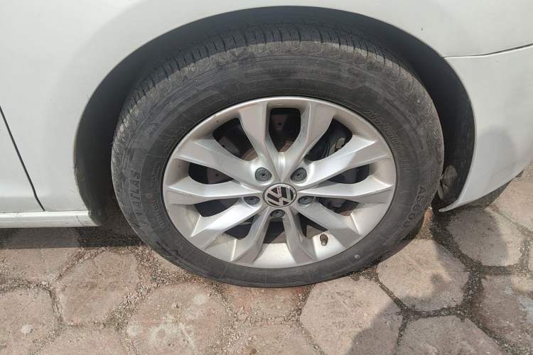 Used Volkswagen Golf 2011 1.4 TSI Automatic Comfort Model Right Front Wheel Hub
