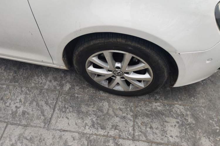 Used Volkswagen Golf 2011 1.4 TSI Luxury Touring Edition Right Front Wheel Hub