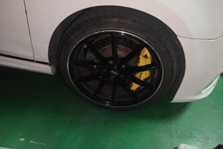 Used Volkswagen Golf 2011 2.0 TSI R Right Front Wheel Hub
