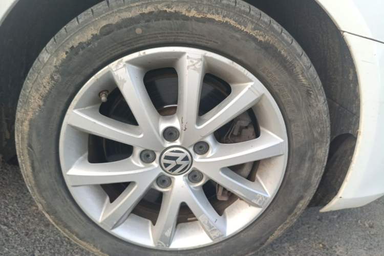 Used Volkswagen Golf 2011 1.4 TSI Comfort Travel Edition Right Front Wheel Hub