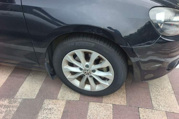 Used Volkswagen Golf 2011 1.4 TSI Automatic Luxury Edition Right Front Wheel Hub