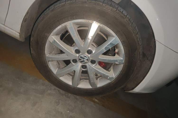 Used Volkswagen Golf 2011 1.4 TSI Comfort Travel Edition Right Front Wheel Hub