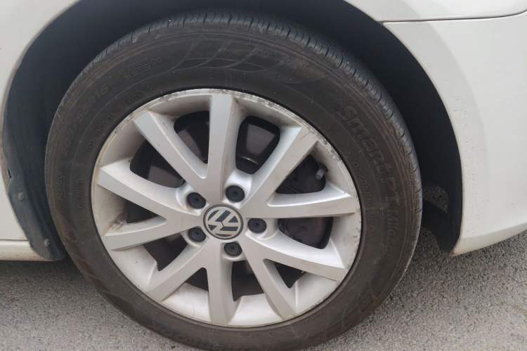 Used Volkswagen Golf 2011 1.4 TSI Luxury Touring Edition Right Front Wheel Hub