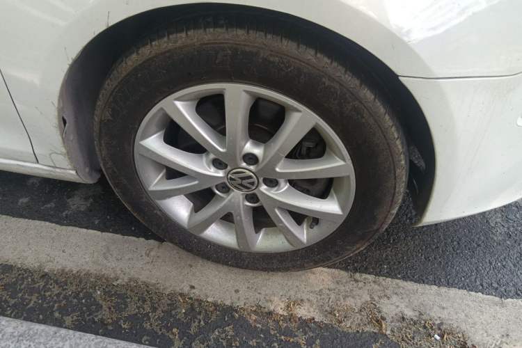 Used Volkswagen Golf 2011 1.4 TSI Luxury Touring Edition Right Front Wheel Hub