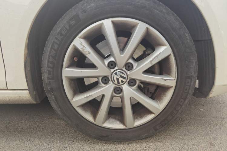 Used Volkswagen Golf 2011 1.4 TSI Luxury Touring Edition Right Front Wheel Hub