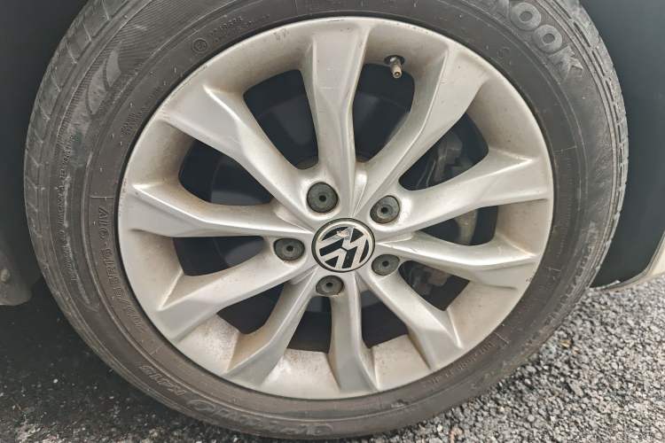 Used Volkswagen Golf 2011 1.4 TSI Automatic Comfort Model Right Front Wheel Hub