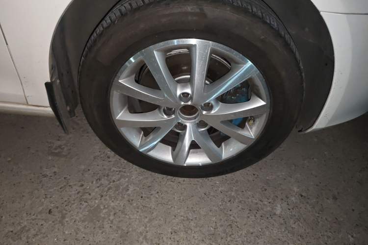 Used Volkswagen Golf 2011 1.4 TSI Comfort Travel Edition Right Front Wheel Hub