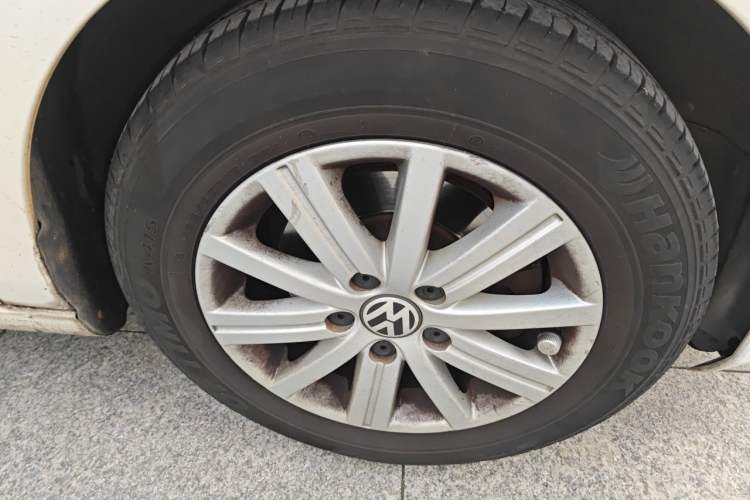 Used Volkswagen Golf 2011 1.6 Manual Fashion Edition Right Front Wheel Hub