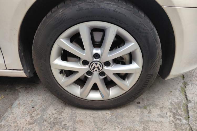Used Volkswagen Golf 2011 1.4 TSI Comfort Travel Edition Right Front Wheel Hub