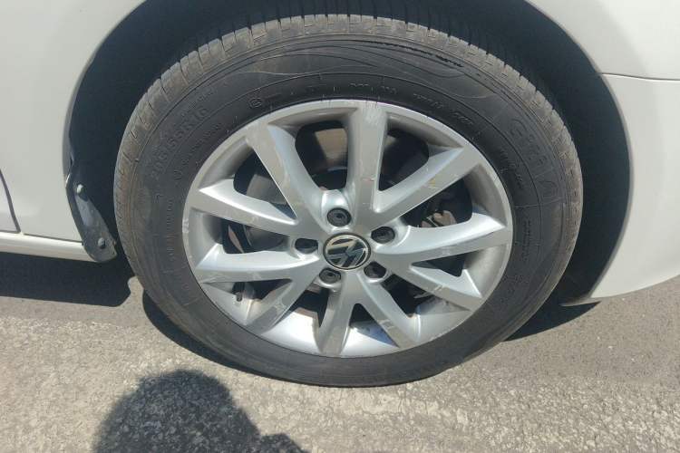 Used Volkswagen Golf 2011 1.4 TSI Luxury Touring Edition Right Front Wheel Hub