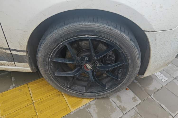 Used Volkswagen Golf 2011 1.4 TSI Comfort Travel Edition Right Front Wheel Hub
