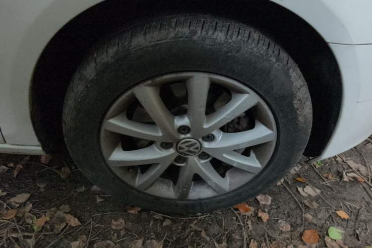Used Volkswagen Golf 2011 1.4 TSI Luxury Touring Edition Right Front Wheel Hub