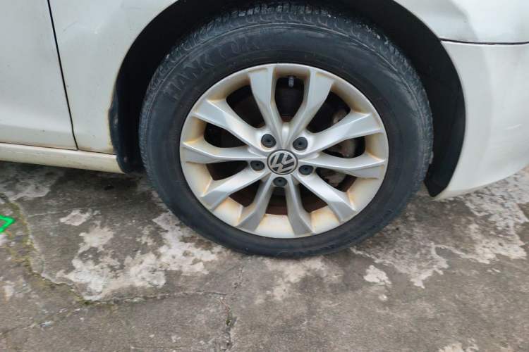 Used Volkswagen Golf 2011 1.4 TSI Automatic Comfort Model Right Front Wheel Hub