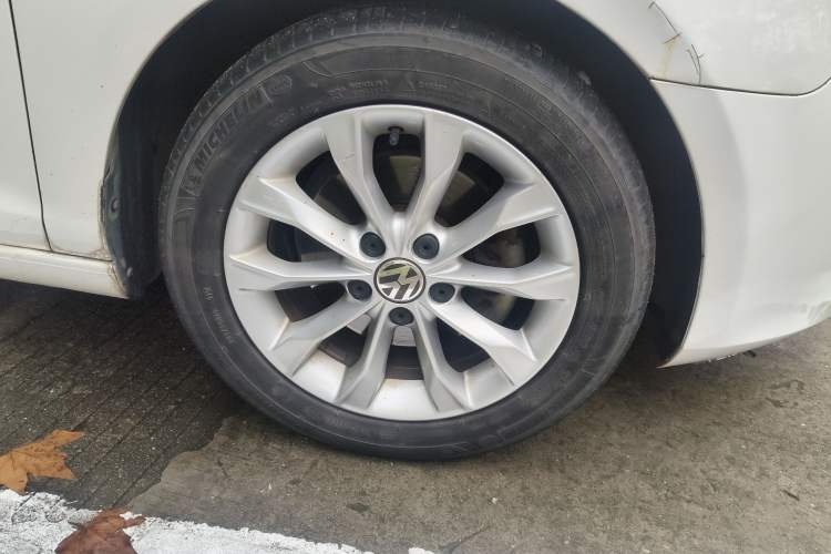 Used Volkswagen Golf 2011 1.4 TSI Automatic Comfort Model Right Front Wheel Hub