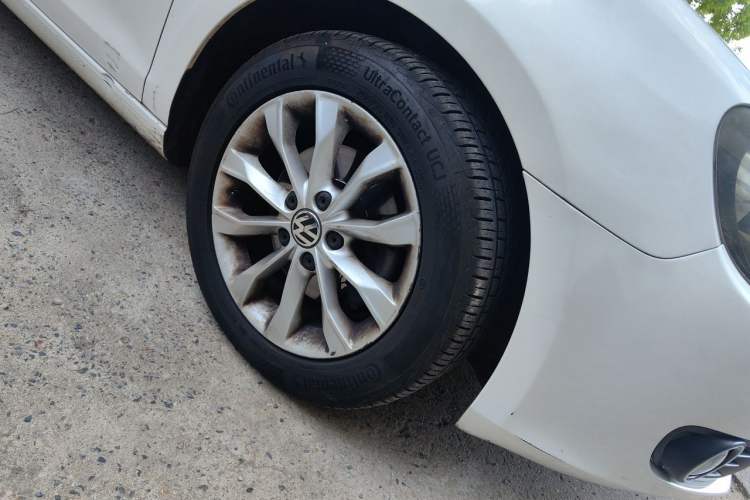 Used Volkswagen Golf 2011 1.4 TSI Manual Comfort Edition Right Front Wheel Hub