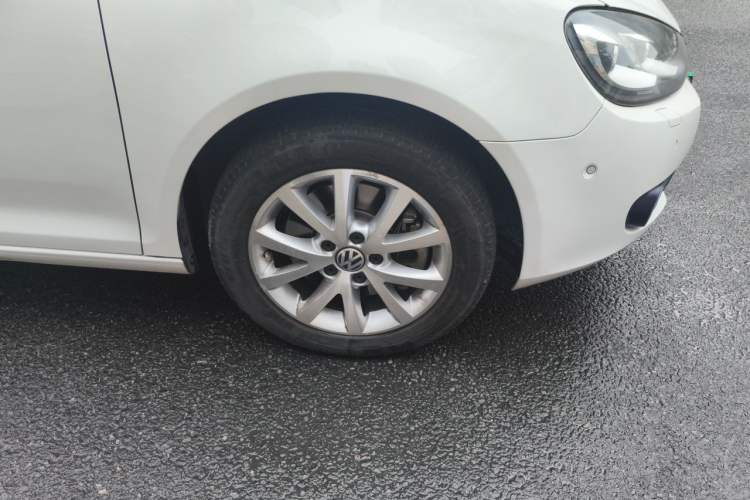 Used Volkswagen Golf 2011 1.4 TSI Luxury Touring Edition Right Front Wheel Hub