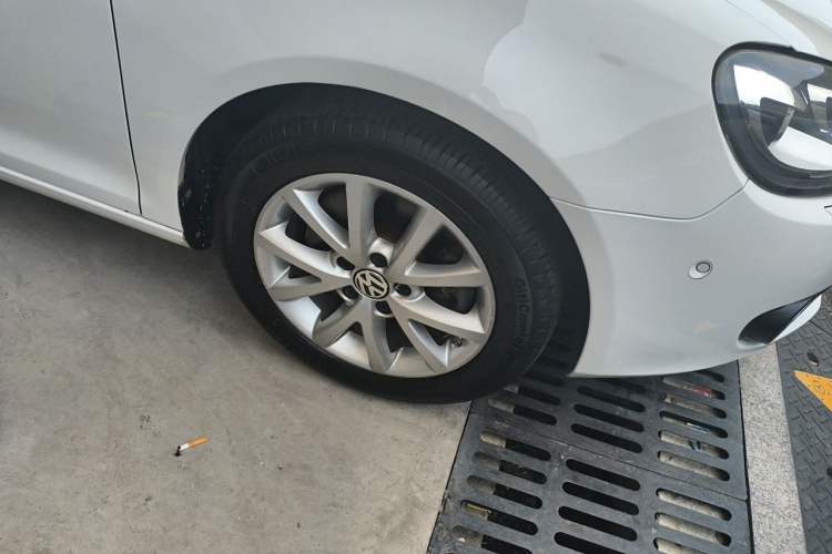 Used Volkswagen Golf 2011 1.4 TSI Luxury Touring Edition Right Front Wheel Hub
