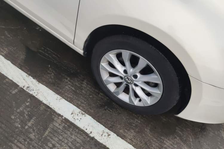 Used Volkswagen Golf 2011 1.4 TSI Automatic Comfort Model Right Front Wheel Hub