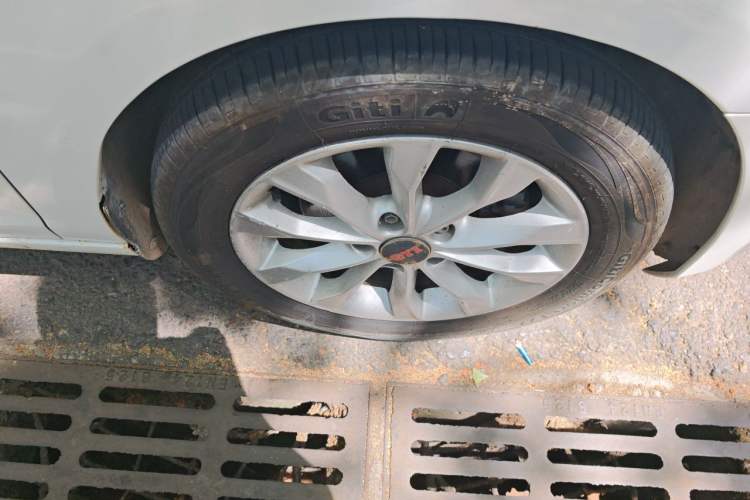 Used Volkswagen Golf 2011 1.4 TSI Automatic Comfort Model Right Front Wheel Hub