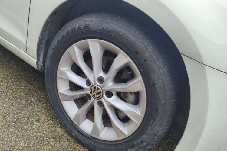 Used Volkswagen Golf 2011 1.4 TSI Automatic Comfort Model Right Front Wheel Hub