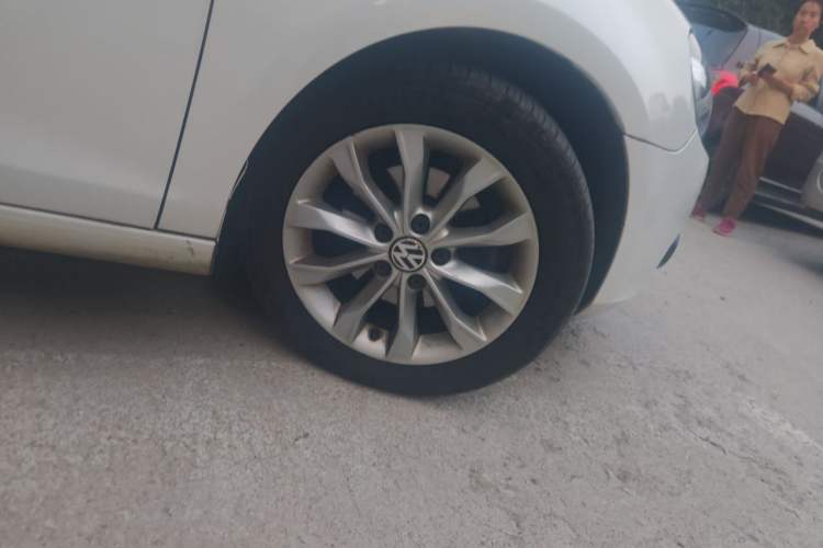 Used Volkswagen Golf 2011 1.6 Manual Comfort Model Right Front Wheel Hub