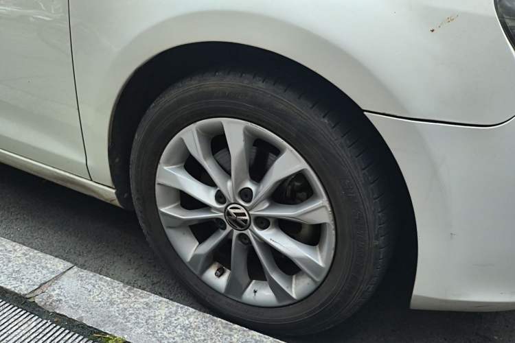 Used Volkswagen Golf 2011 1.4 TSI Automatic Comfort Model Right Front Wheel Hub