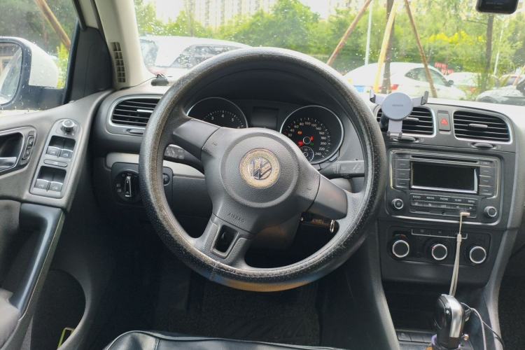 Used Volkswagen Golf 2011 1.6 Automatic Luxury Edition Steering Wheel