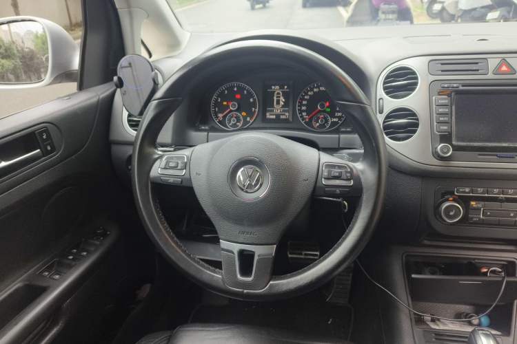 Used Volkswagen Golf 2011 1.4TSI Cross Golf Steering Wheel