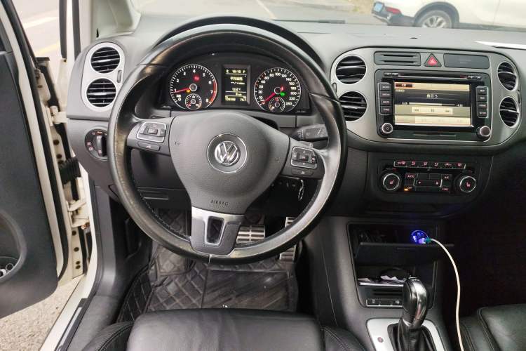 Used Volkswagen Golf 2011 1.4TSI Cross Golf Steering Wheel
