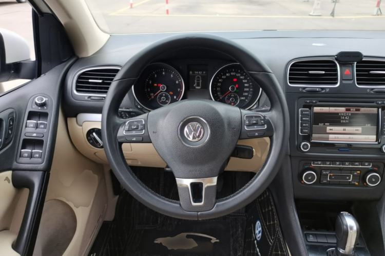 Used Volkswagen Golf 2011 1.4 TSI Automatic Luxury Edition Steering Wheel