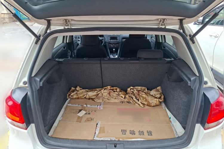 Used Volkswagen Golf 2011 1.6L Automatic Fashion Edition Trunk