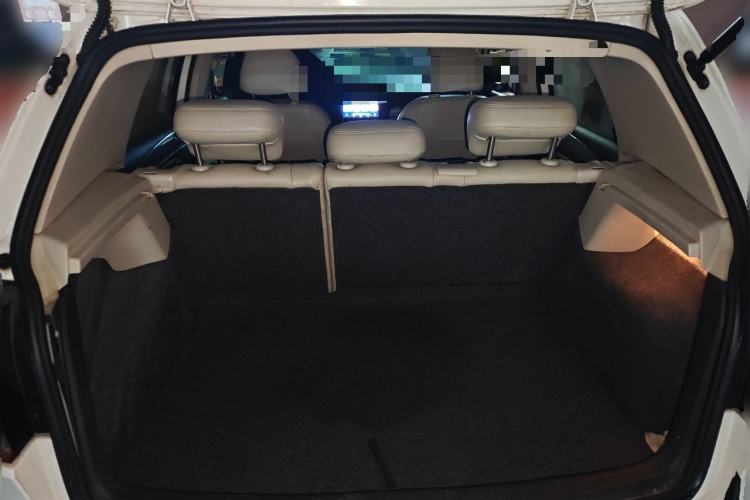 Used Volkswagen Golf 2011 1.6 Manual Fashion Edition Trunk