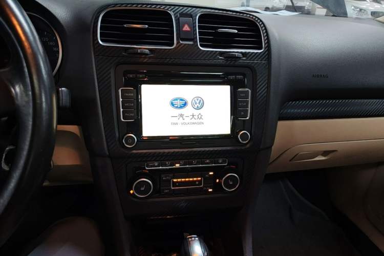Used Volkswagen Golf 2012 1.4TSI Automatic Luxury Edition Audio And AC Panel