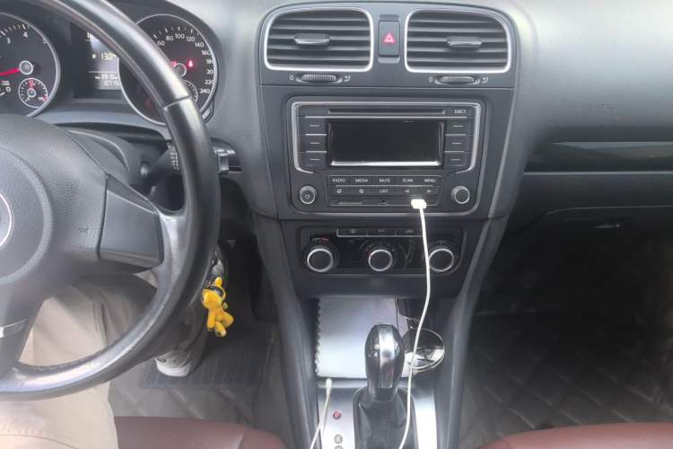 Used Volkswagen Golf 2012 1.6L Automatic Comfort Model Audio And AC Panel