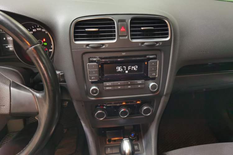 Used Volkswagen Golf 2012 1.4 TSI Automatic Comfort Edition Audio And AC Panel