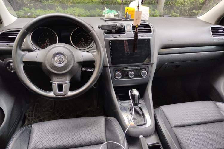 Used Volkswagen Golf 2012 1.4 TSI Automatic Comfort Edition Center Console
