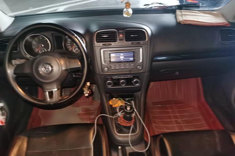 Used Volkswagen Golf 2012 1.6 Manual Comfort Edition Center Console