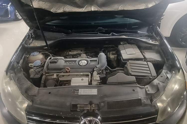 Used Volkswagen Golf 2012 1.4 TSI BlueMotion Edition Engine Bay