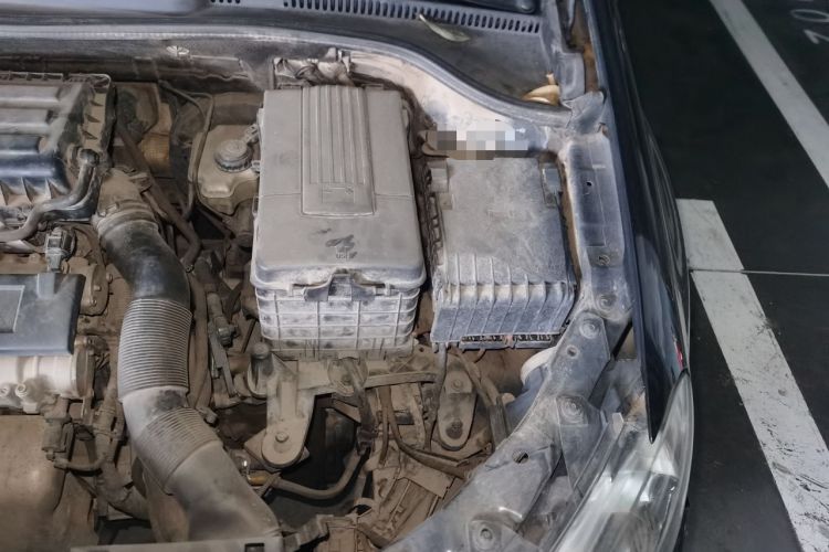 Used Volkswagen Golf 2012 1.6 Manual Comfort Edition Engine Bay Left