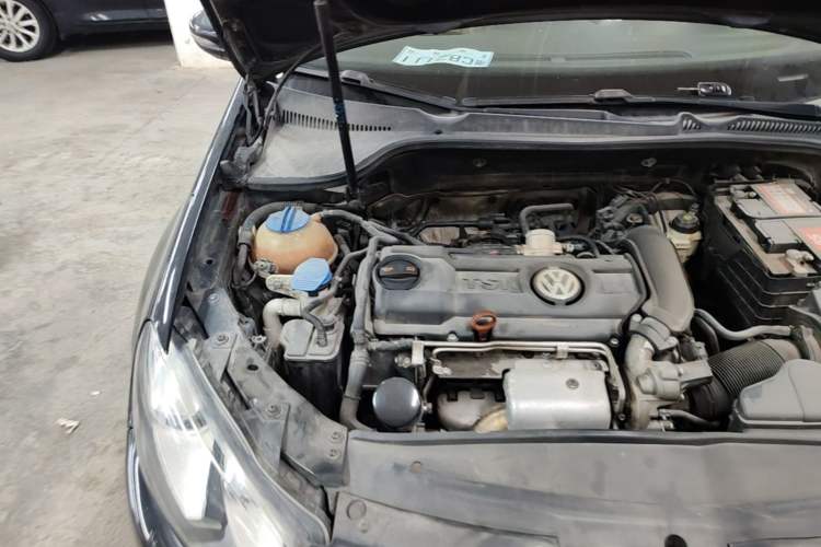 Used Volkswagen Golf 2012 1.4TSI Automatic Luxury Edition Engine Bay Right