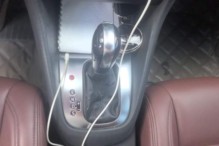 Used Volkswagen Golf 2012 1.6L Automatic Comfort Model Gear Lever