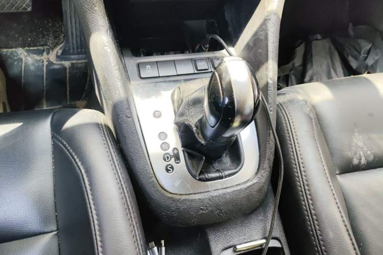 Used Volkswagen Golf 2012 1.6L Automatic Comfort Model Gear Lever