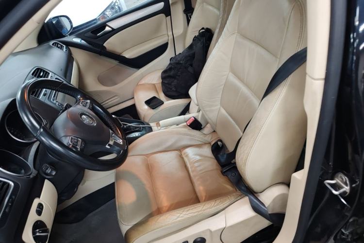 Used Volkswagen Golf 2012 1.4TSI Automatic Luxury Edition Left Front Seat